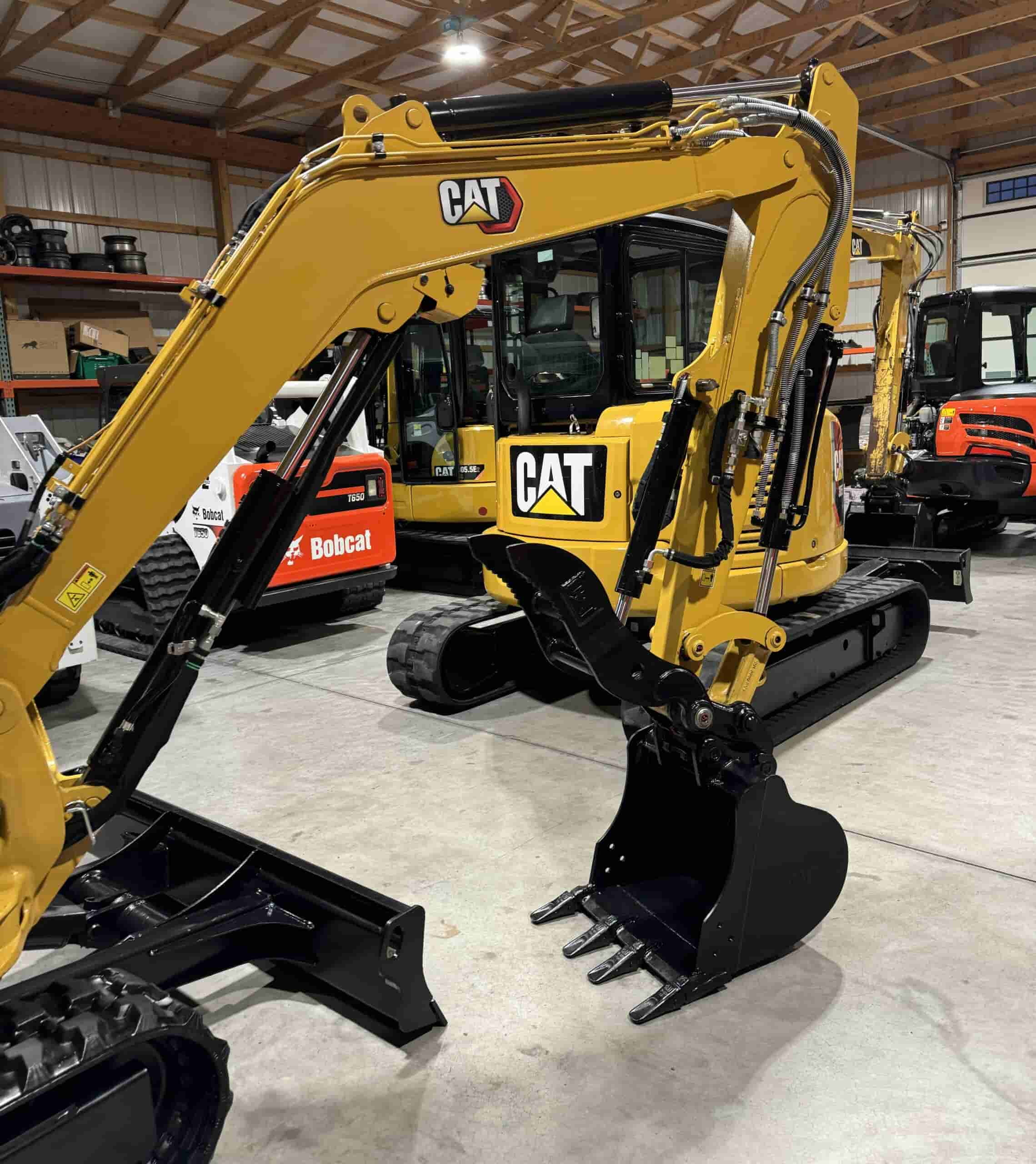 2023 CAT 303.5 LIKE NEW
